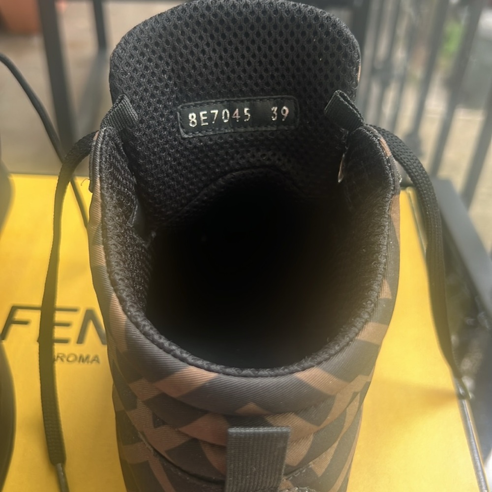 Wrong Size , Worn Once Size 39 - image 7